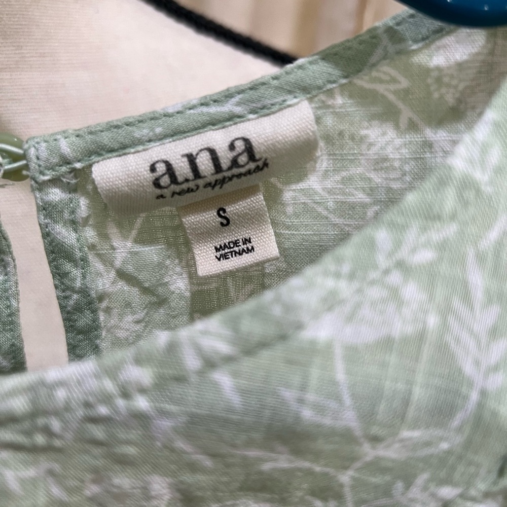 BUNDLE Ana Green Floral Blouse & Liz Claiborne pink blouse - Picture 7 of 7